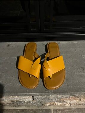 Franco Sarto Women's  mustard  yellow Leather Slide Sandals 7,5